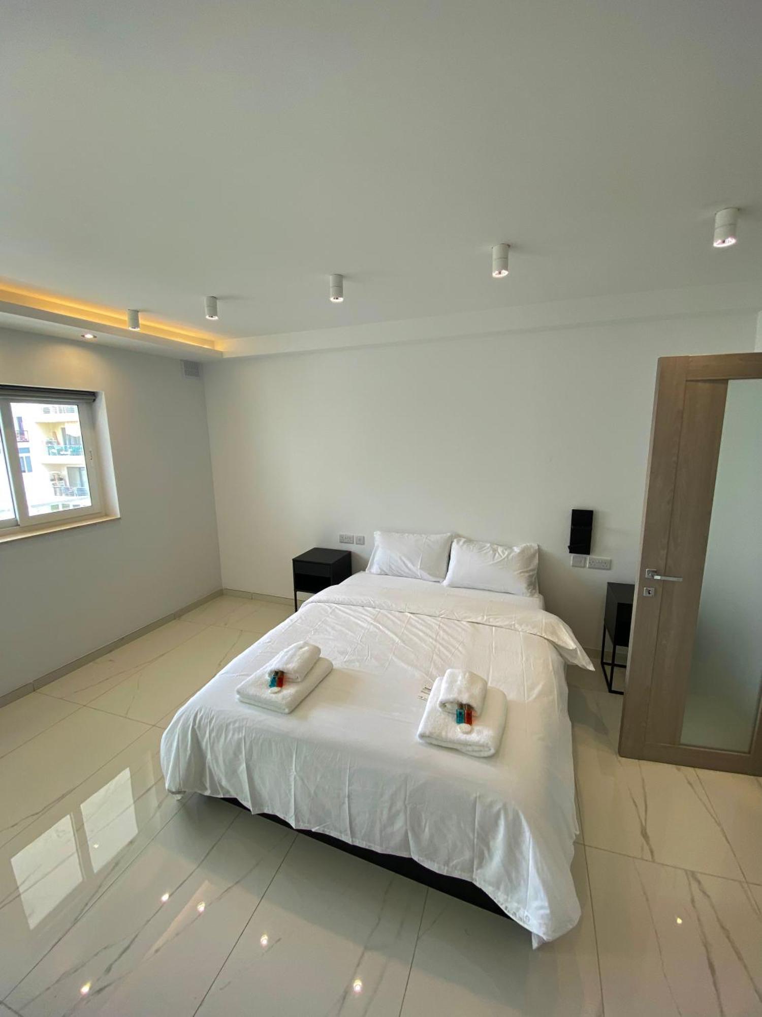 Tigne Sliema Three Bedrooms Apartment Kültér fotó
